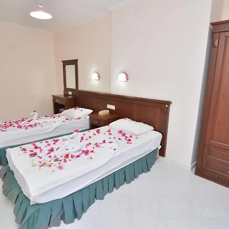 Aparthotel Rose Garden 2*