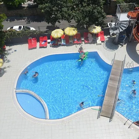 Aparthotel Rose Garden 2*